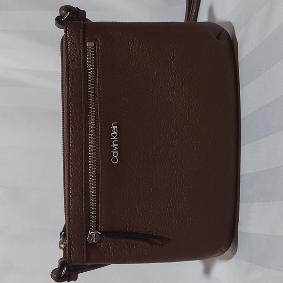 6. CALVIN KLEIN CROSSBODY BAG! - Picture 1 of 2